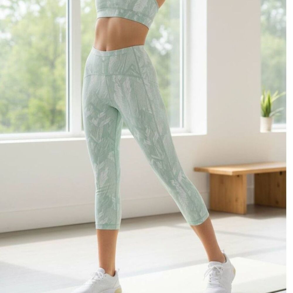 Lululemon Swift Speed High-Rise Crop 21" Reverberate Chevron Jacquard